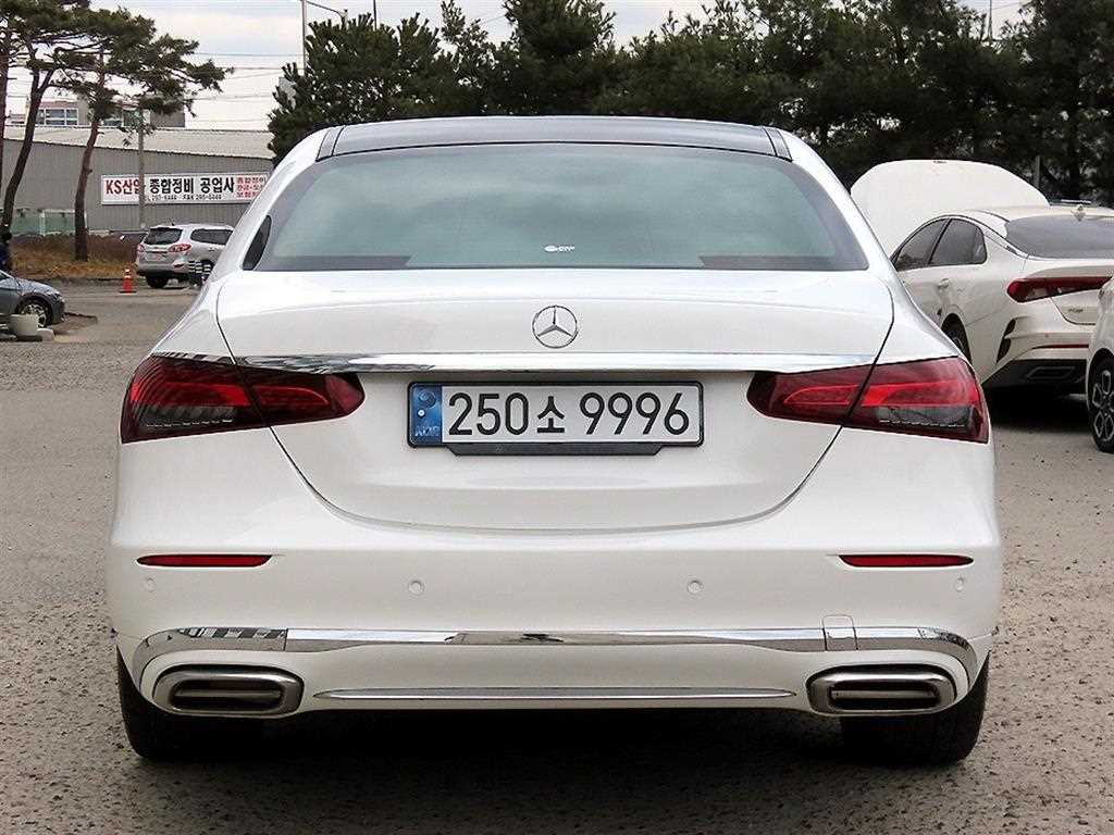 Mercedes Benz E class - Vista 4