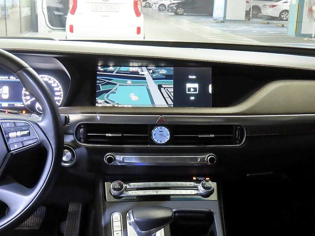 Genesis G90 - Vista 11