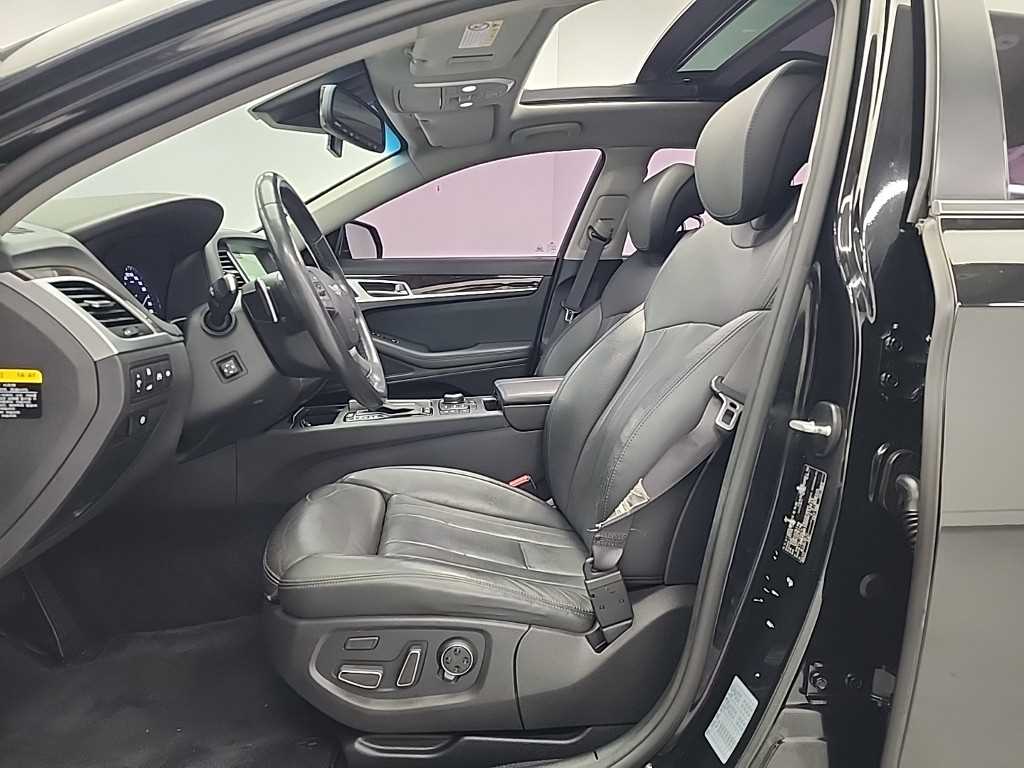 HYUNDAI Genesis - Vista 11