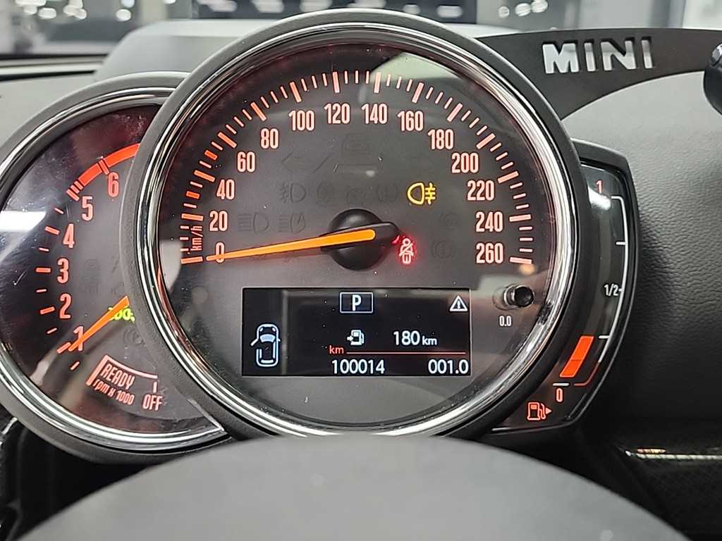 Mini Clubman - Vista 6