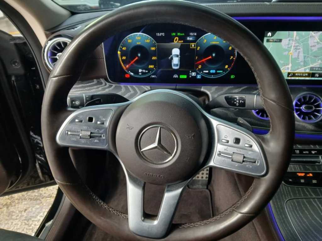 Mercedes Benz CLS Class - Vista 8