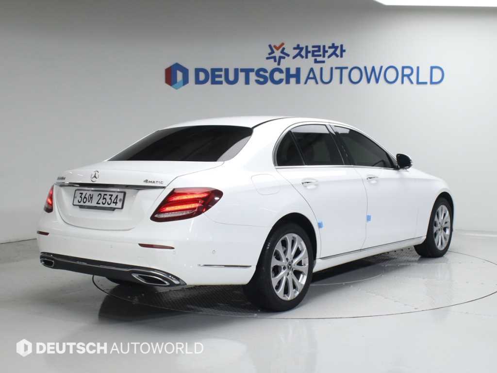 Mercedes Benz E class - Vista 2