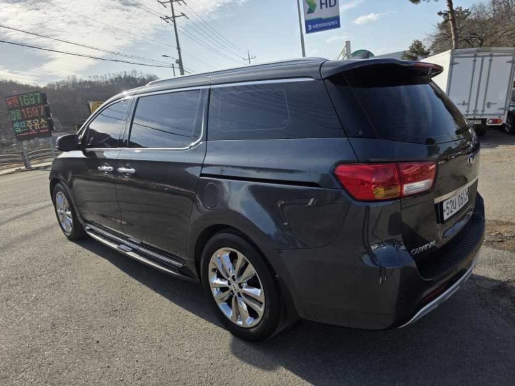 KIA Carnival - Vista 5