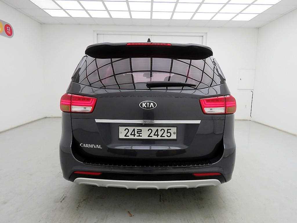 KIA Carnival - Vista 3