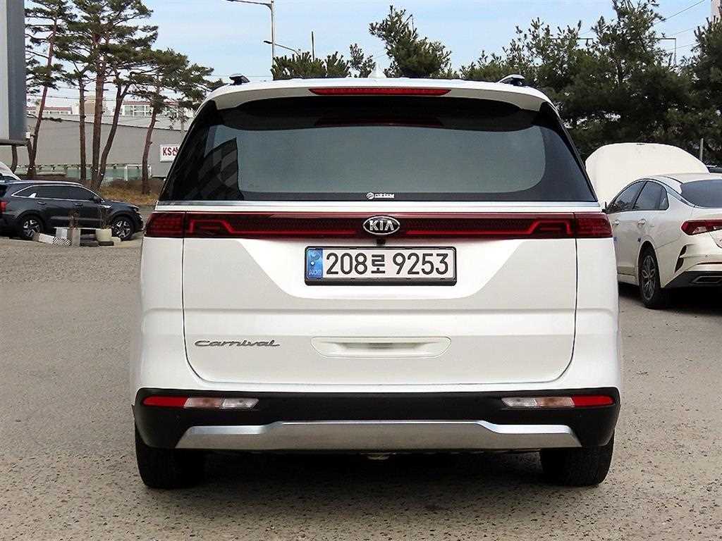 KIA Carnival - Vista 4