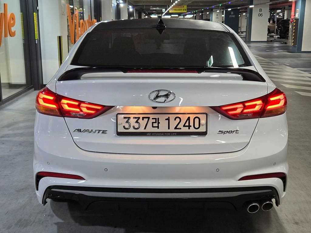 HYUNDAI Avante - Vista 5