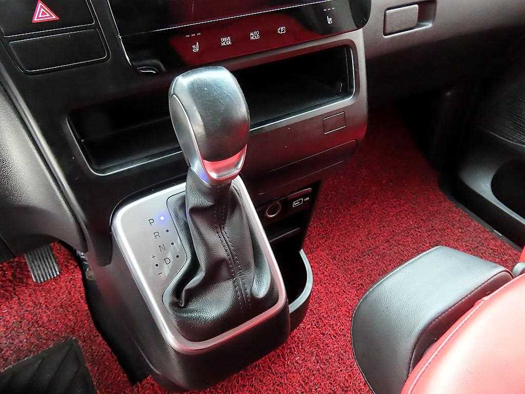 HYUNDAI Staria - Vista 10