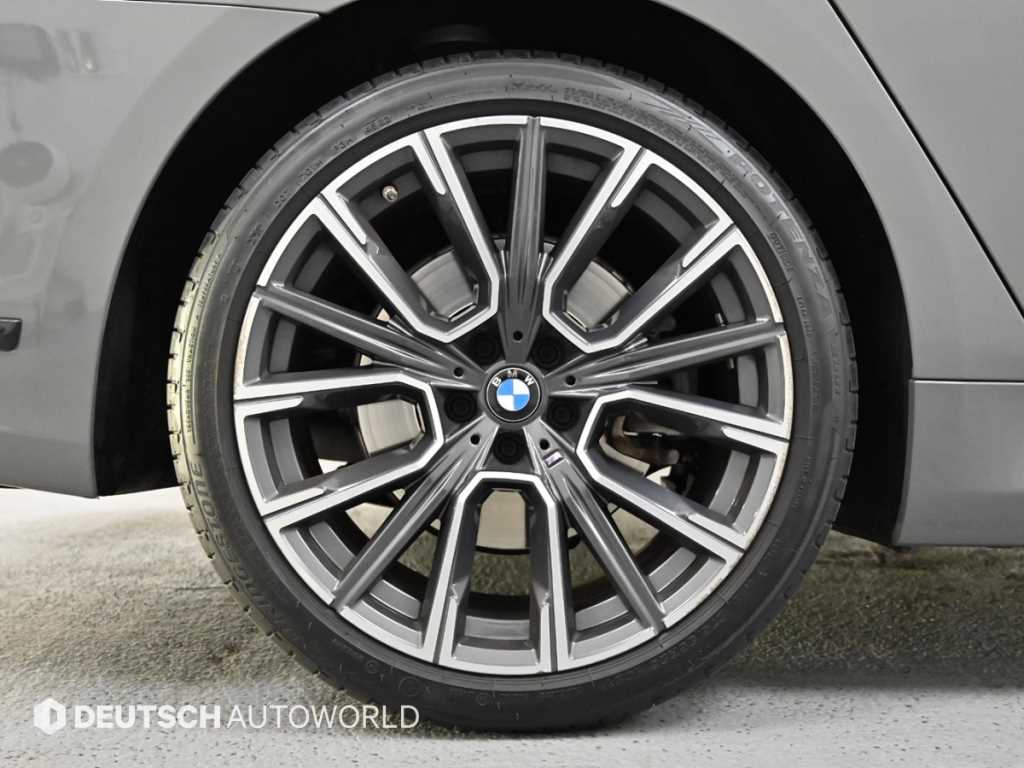 BMW 7 Series - Vista 5