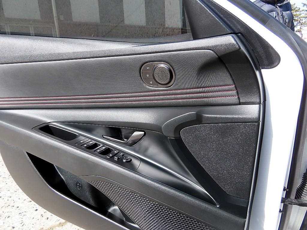 HYUNDAI Avante - Vista 11