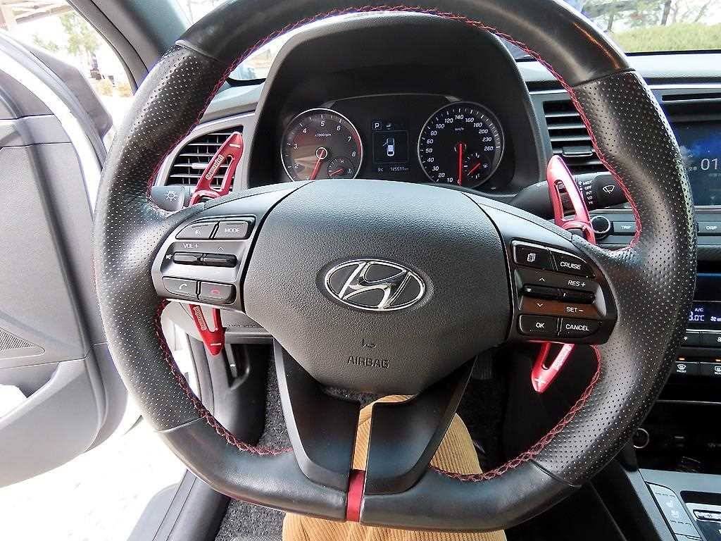 HYUNDAI Avante - Vista 8