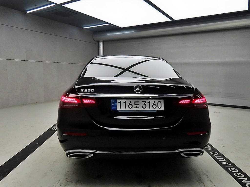 Mercedes Benz E class - Vista 3