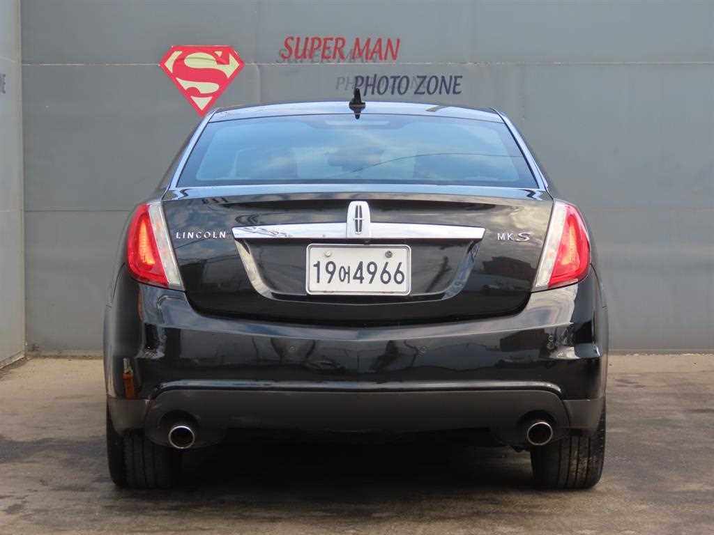 Lincoln MKS - Vista 4