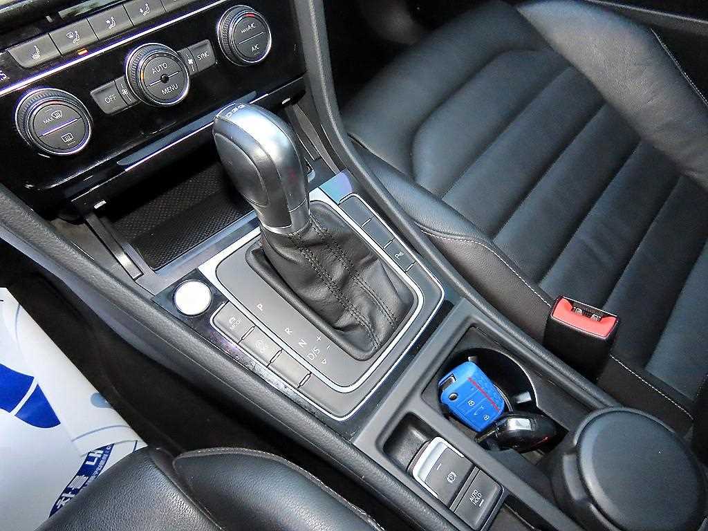 Volkswagen Golf - Vista 10