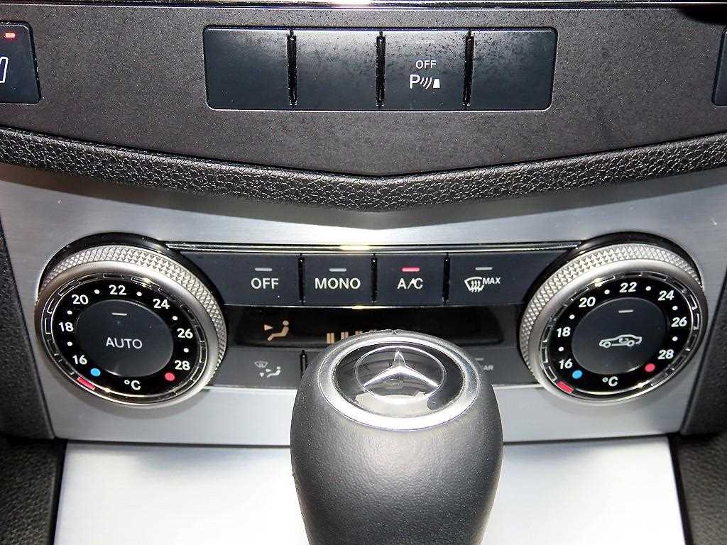 Mercedes Benz C Class - Vista 12