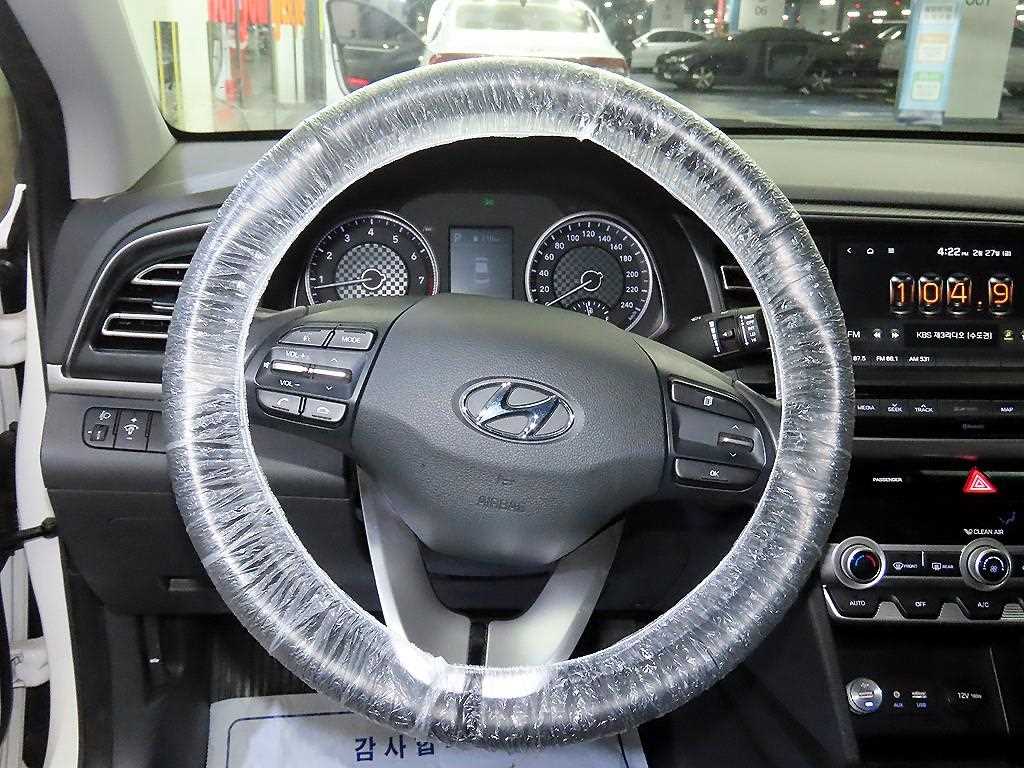 HYUNDAI Avante - Vista 8