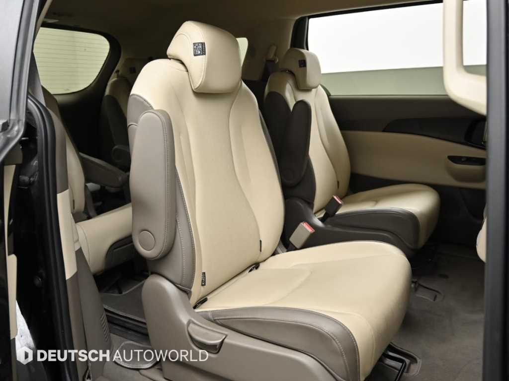 KIA Carnival - Vista 12