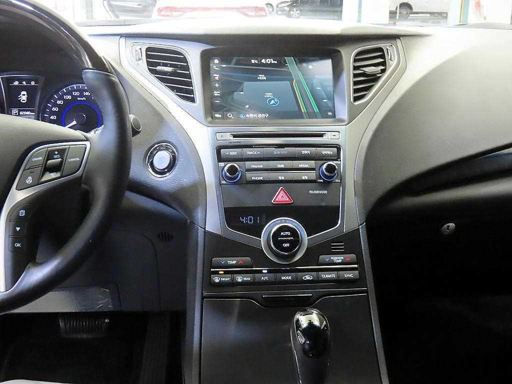 HYUNDAI Grandeur - Vista 11