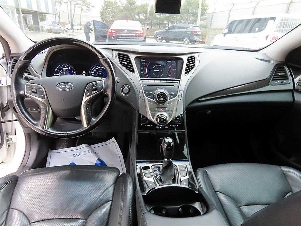 HYUNDAI Grandeur - Vista 7