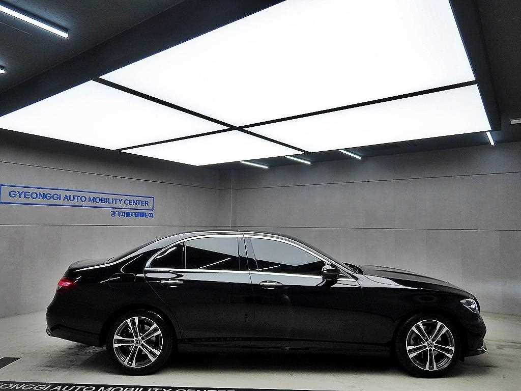 Mercedes Benz E class - Vista 2