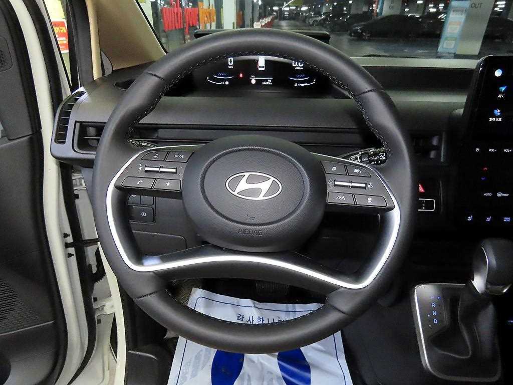 HYUNDAI Staria - Vista 8