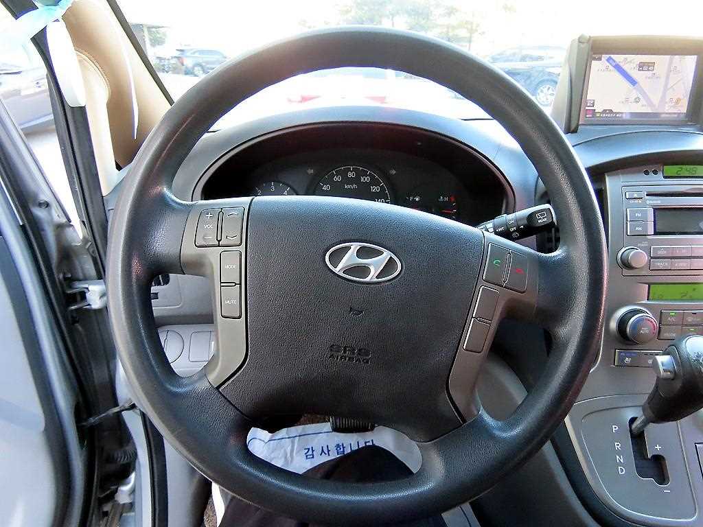 HYUNDAI Starex - Vista 6