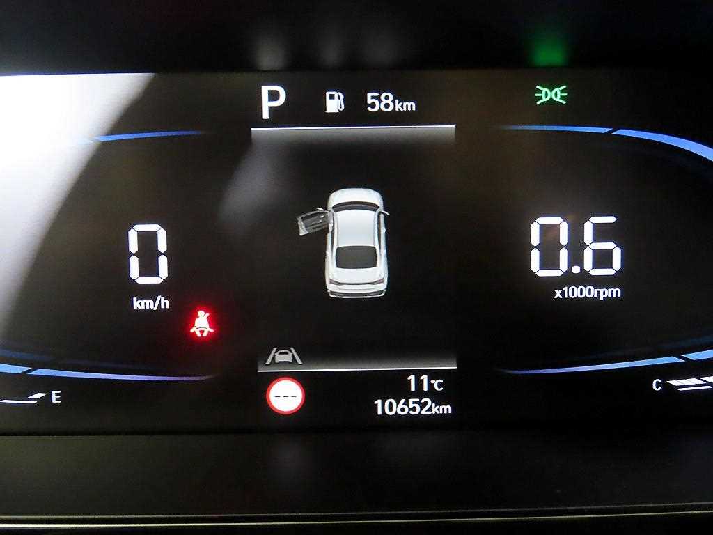 HYUNDAI Avante - Vista 9