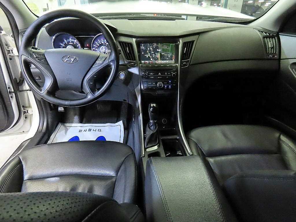 HYUNDAI Sonata - Vista 10