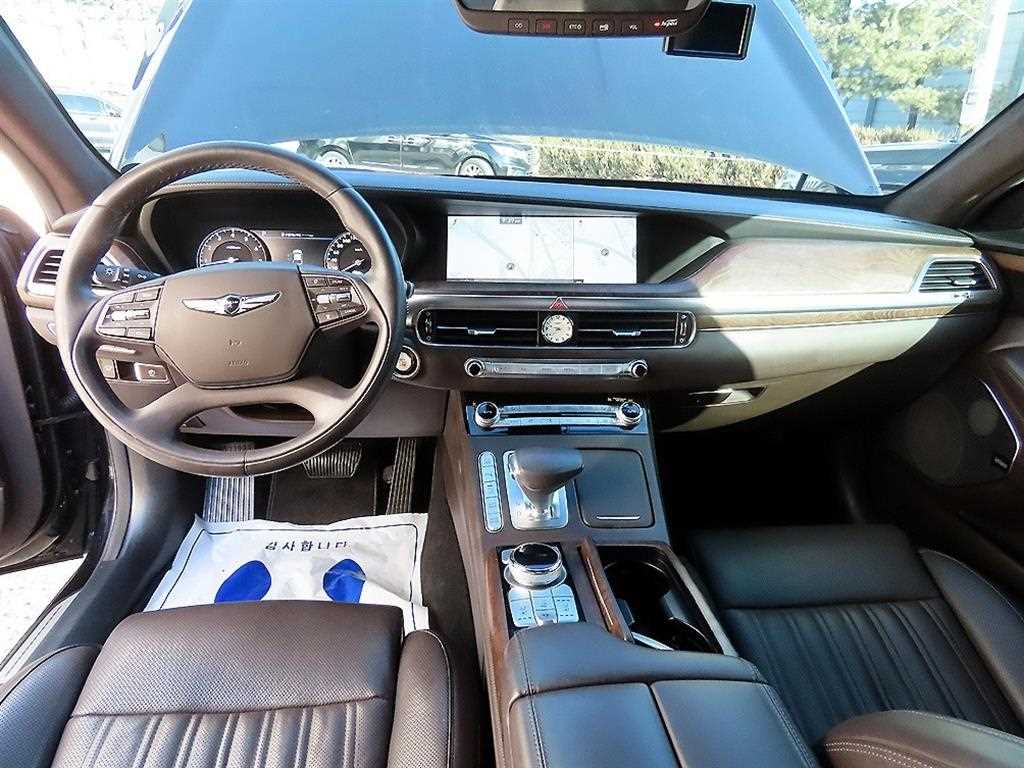 Genesis G90 - Vista 7