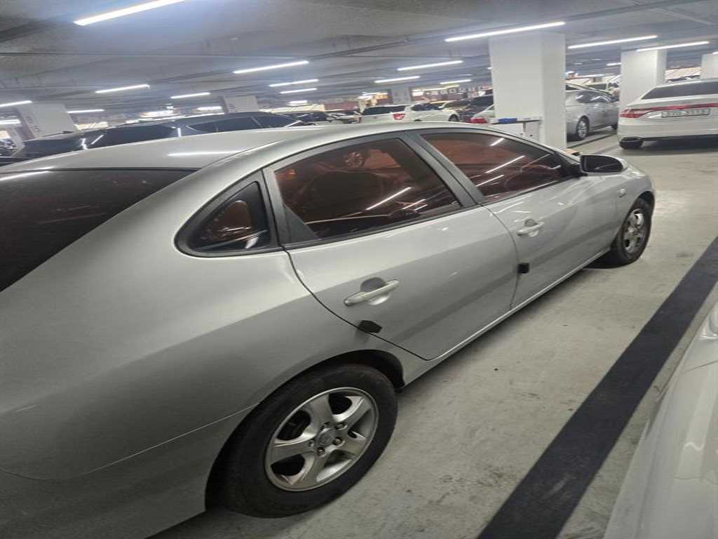 HYUNDAI Avante - Vista 2