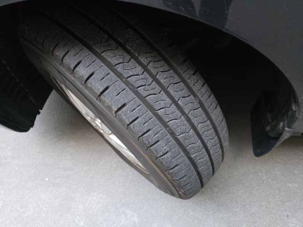 HYUNDAI Starex - Vista 2