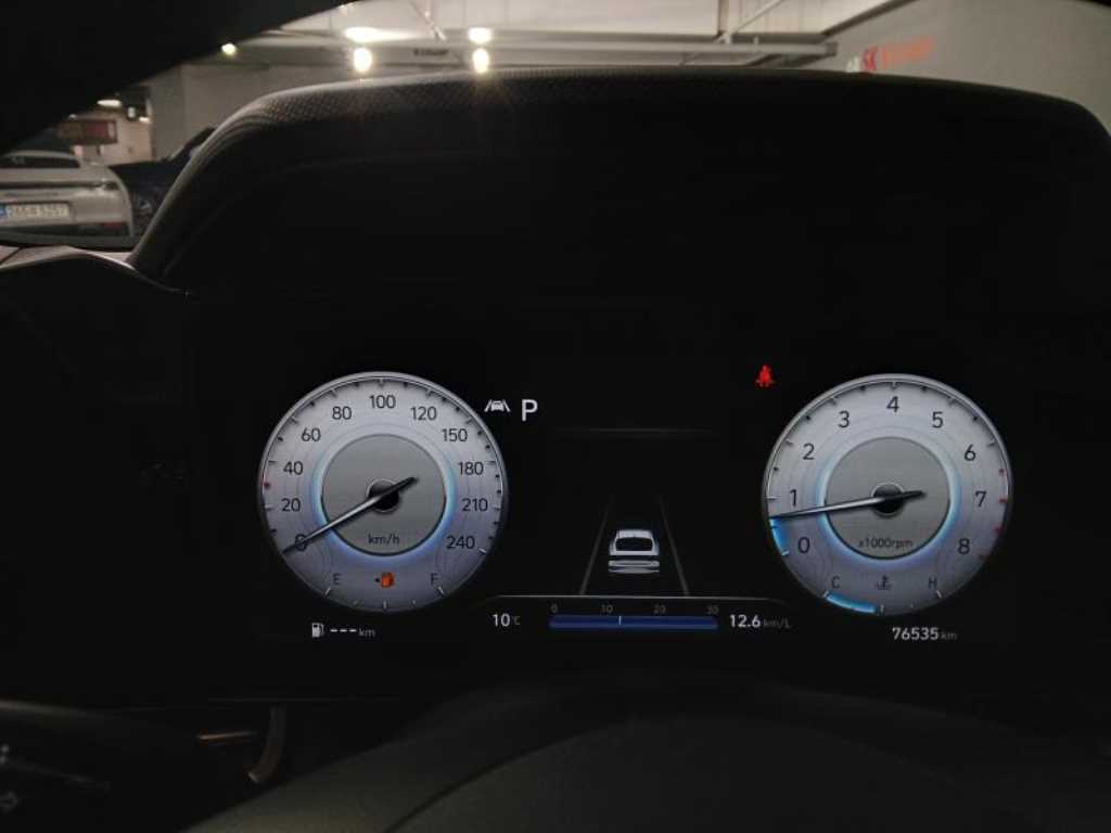 HYUNDAI Avante - Vista 9