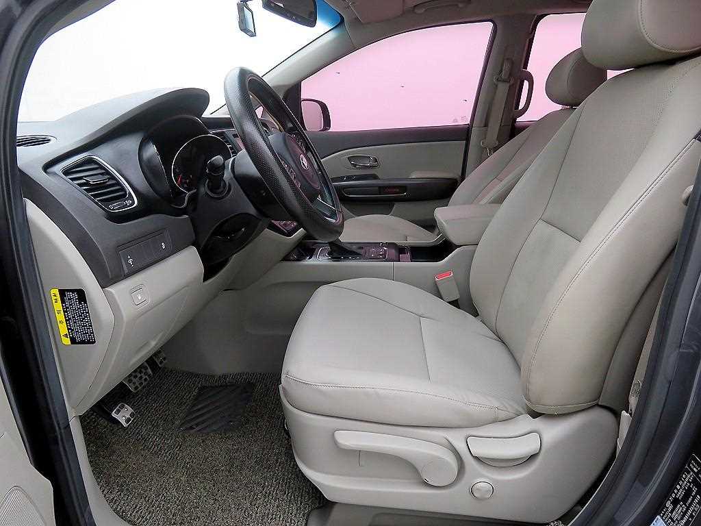 KIA Carnival - Vista 6