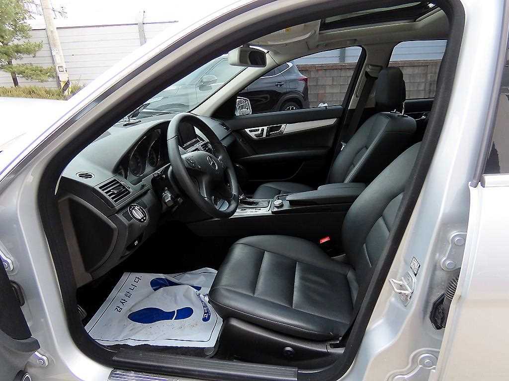 Mercedes Benz C Class - Vista 5