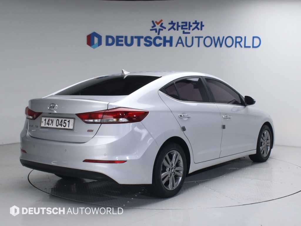 HYUNDAI Avante - Vista 2