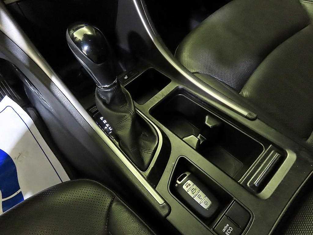 HYUNDAI Sonata - Vista 12