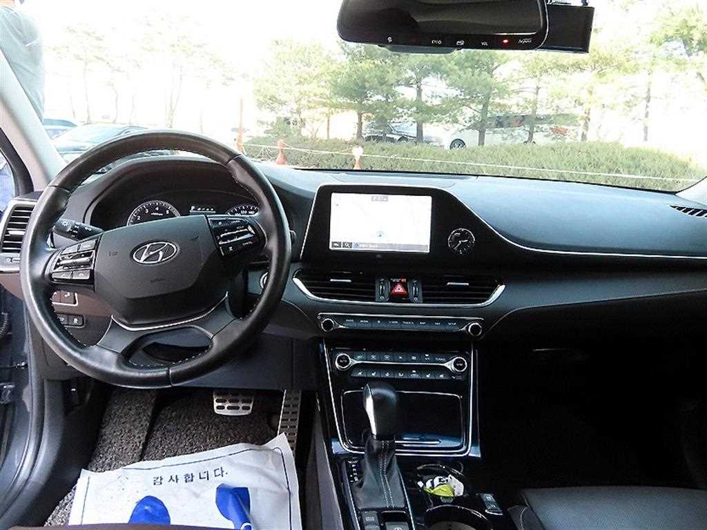 HYUNDAI Grandeur - Vista 7