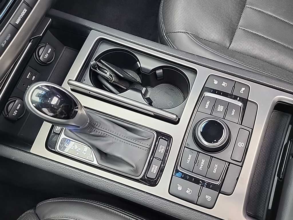 HYUNDAI Genesis - Vista 8