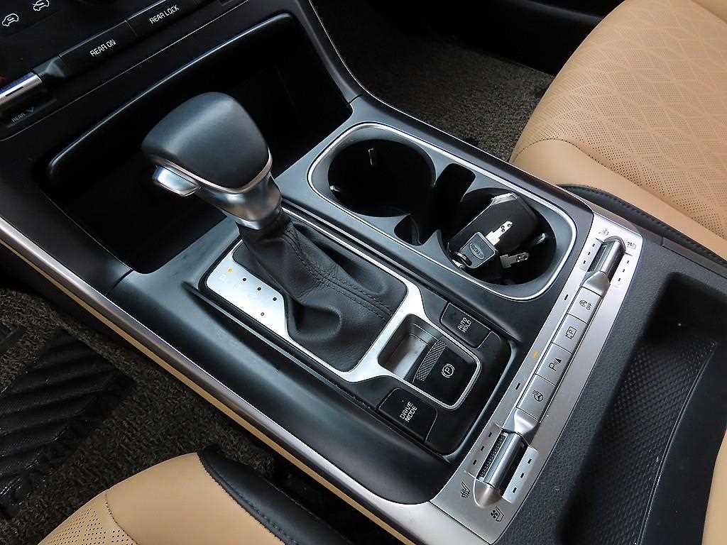 KIA Carnival - Vista 11