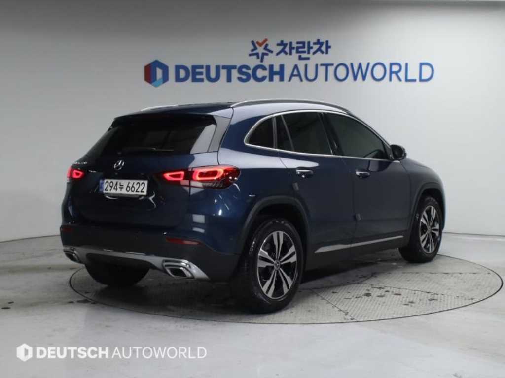 Mercedes Benz GLA Class - Vista 2