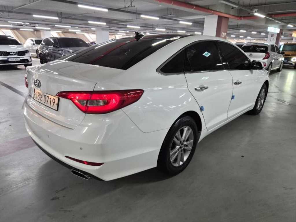 HYUNDAI Sonata - Vista 3