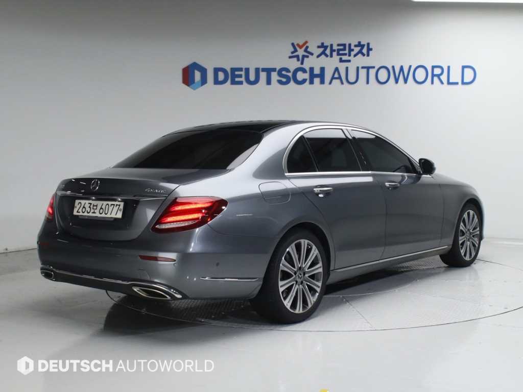 Mercedes Benz E class - Vista 2