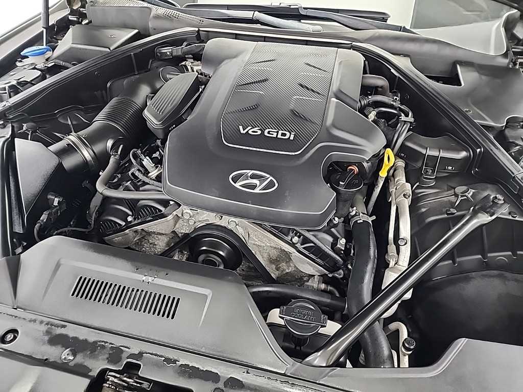 HYUNDAI Genesis - Vista 5