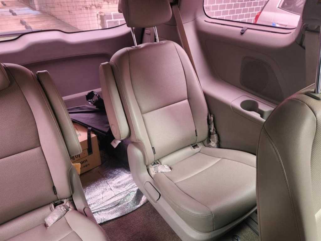 KIA Carnival - Vista 10