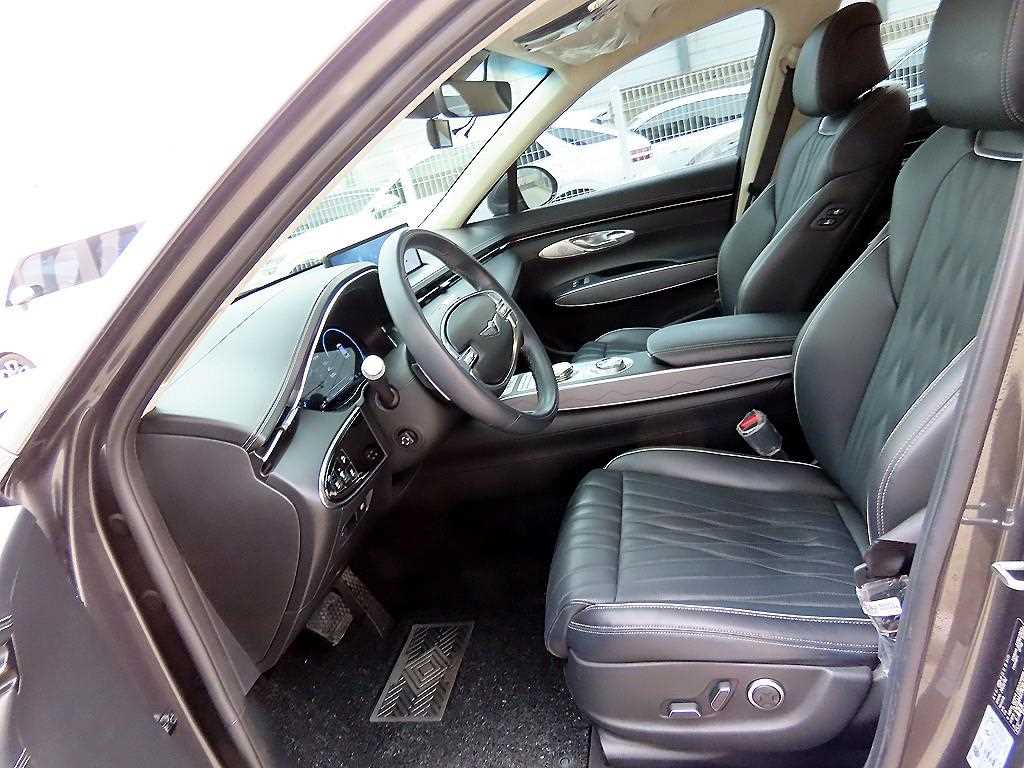 Genesis GV70 - Vista 5