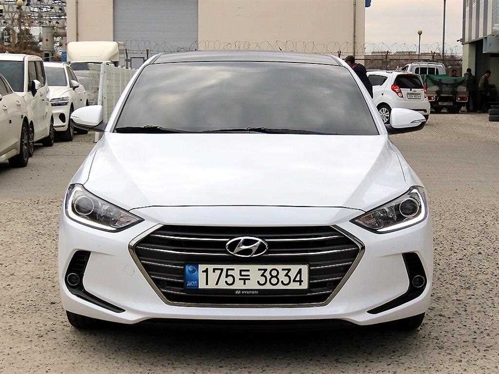 HYUNDAI Avante 2018 Blanco - Importación desde Corea - HF Imports Iquique - Foto 1