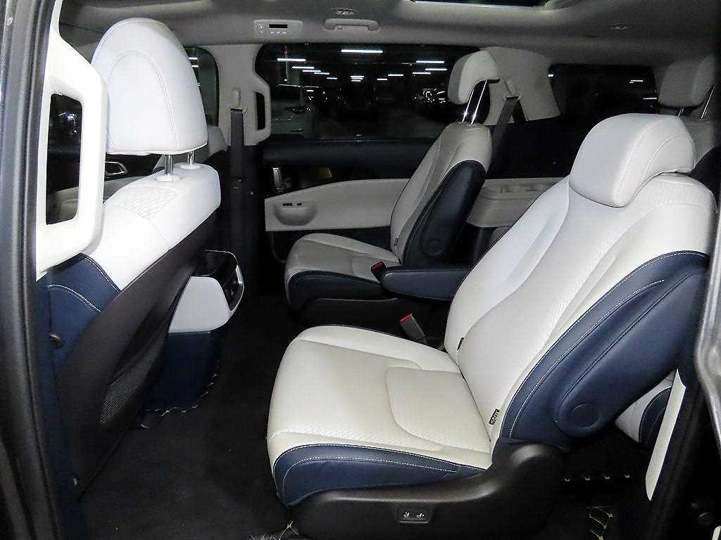 KIA Carnival - Vista 7