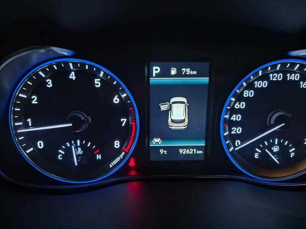 HYUNDAI Kona - Vista 9