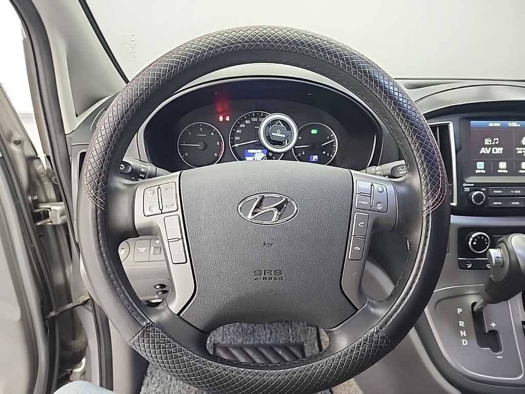 HYUNDAI Starex - Vista 9