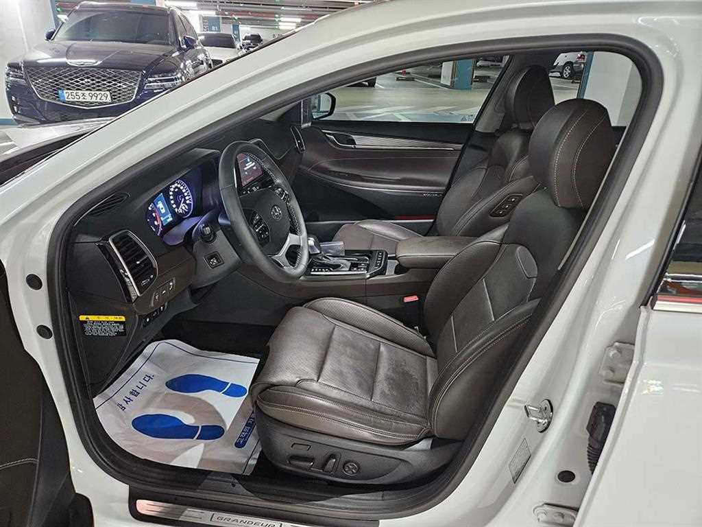 HYUNDAI Grandeur - Vista 6