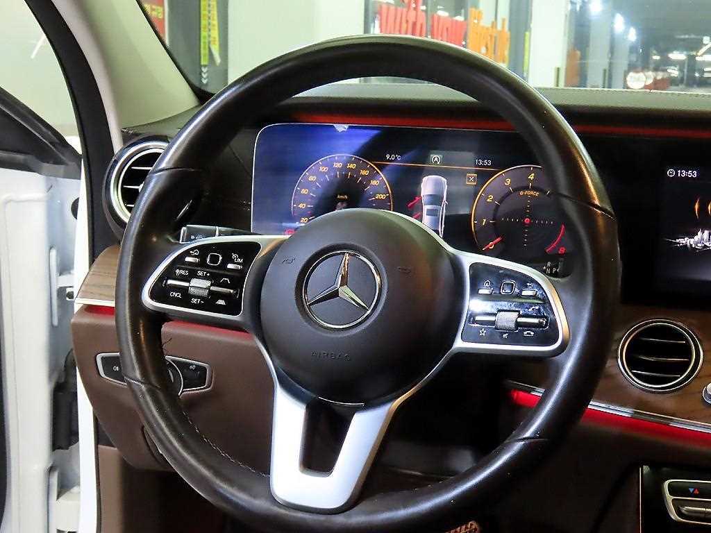 Mercedes Benz E class - Vista 8